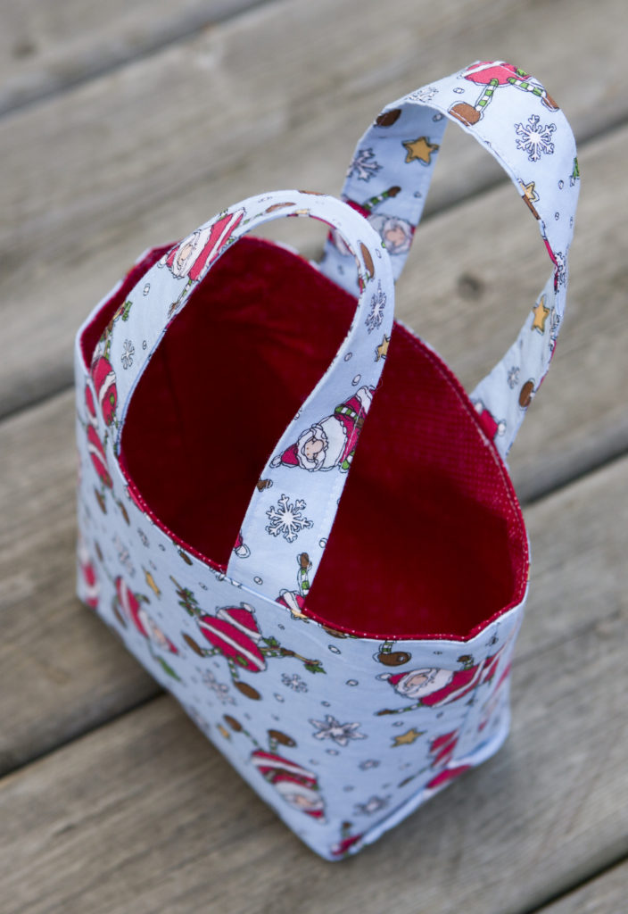 Easy Fabric Drawstring Gift Bag with a Gusset (Free Pattern) - MindyMakes